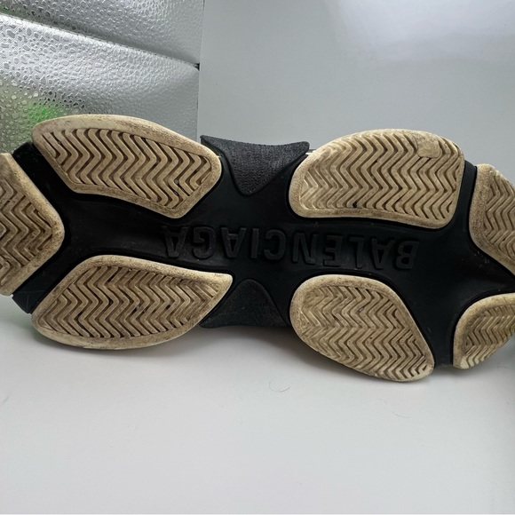 Balenciaga Triple S Chunky Sneaker
Size EU 39 - Picture 6 of 10